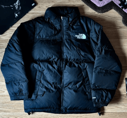 CAMPERA PUFFER TNF 700 NEGRO (ESTAMPADA) de The North Face
