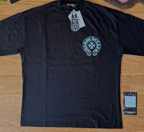 REMERA NEGRACH LOGO ESTAMPA PUFF de CH