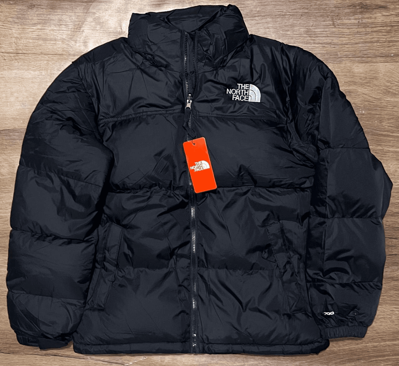 CAMPERA PUFFER TNF 700 NEGRA (BORDADA) de The North Face