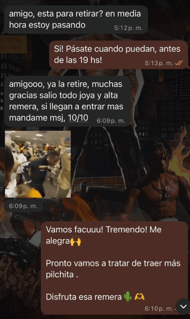 Cliente que retiró una remera y manda una foto usándola en un recital: «salio todo joya y alta remera, 10/10»
