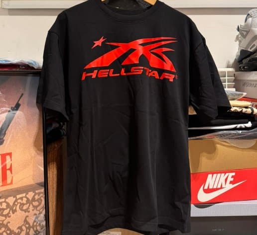 REMERA HELLSTAR LOGO ROJO de Hellstar