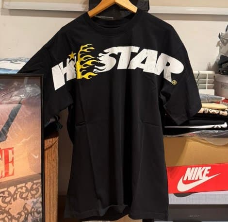 REMERA HELLSTAR STUDIO AMARILLA de Hellstar