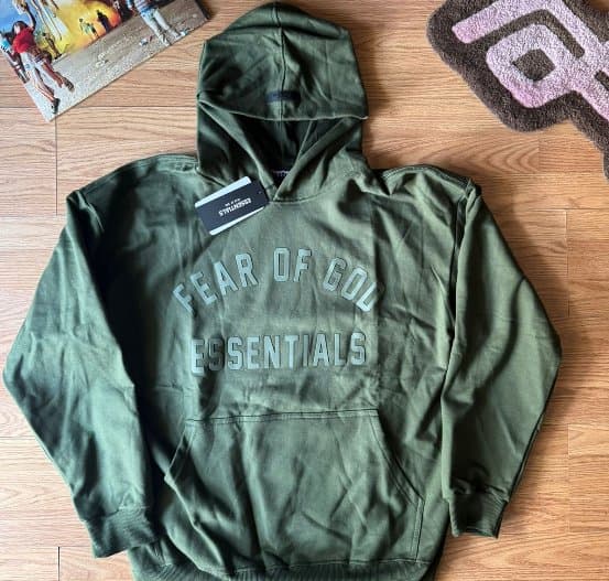 BUZO ESSENTIALS "FOG" VERDE de Essentials